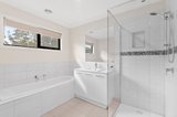 https://images.listonce.com.au/custom/160x/listings/6-woodview-court-croydon-north-vic-3136/115/01771115_img_01.jpg?Rt1R6ksg8aA
