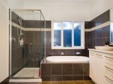 https://images.listonce.com.au/custom/160x/listings/60-austin-street-newtown-vic-3220/897/01698897_img_06.jpg?0KDtdufE38E