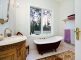 https://images.listonce.com.au/custom/160x/listings/60-ellison-street-kinglake-vic-3763/395/01525395_img_05.jpg?aBfhwJiz_jE