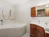 https://images.listonce.com.au/custom/160x/listings/60-owens-street-doncaster-east-vic-3109/042/01040042_img_07.jpg?ISxAFJG4Hd0