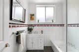 https://images.listonce.com.au/custom/160x/listings/60-parsons-road-eltham-vic-3095/528/01737528_img_13.jpg?rhsmxybszTA