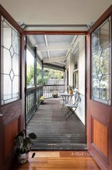 https://images.listonce.com.au/custom/160x/listings/60-waterdale-road-ivanhoe-vic-3079/994/01337994_img_20.jpg?gG7U6_9RhJU