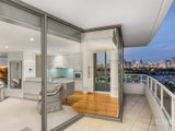 https://images.listonce.com.au/custom/160x/listings/601147-beach-street-port-melbourne-vic-3207/240/01090240_img_05.jpg?1YE5mV6gHnE