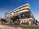 https://images.listonce.com.au/custom/160x/listings/60455-62-beach-street-port-melbourne-vic-3207/410/01990410_img_05.jpg?QS4-JOBZkbw