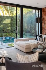 https://images.listonce.com.au/custom/160x/listings/61-andrew-street-prahran-vic-3181/138/01933138_img_06.jpg?nzxQhq3xKZE