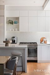 https://images.listonce.com.au/custom/160x/listings/61-andrew-street-prahran-vic-3181/138/01933138_img_19.jpg?vPE5NlPbz3k