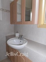 https://images.listonce.com.au/custom/160x/listings/61-fifth-avenue-altona-north-vic-3025/117/01815117_img_01.jpg?OPN8xtcnVEI