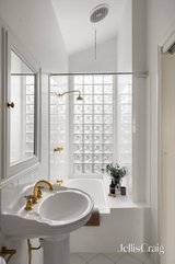 https://images.listonce.com.au/custom/160x/listings/61-hodgkinson-street-clifton-hill-vic-3068/108/01910108_img_12.jpg?ZwPrxuUjxTQ