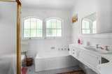 https://images.listonce.com.au/custom/160x/listings/61-kinkora-road-hawthorn-vic-3122/181/01336181_img_08.jpg?fH-vfvQYhns
