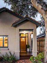 https://images.listonce.com.au/custom/160x/listings/61-mansfield-street-thornbury-vic-3071/870/01002870_img_02.jpg?slT5_SxUDI4