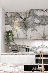https://images.listonce.com.au/custom/160x/listings/61-mccracken-street-essendon-vic-3040/971/01928971_img_07.jpg?QausftTdGOo