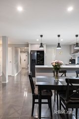 https://images.listonce.com.au/custom/160x/listings/61-outlook-drive-chirnside-park-vic-3116/591/01975591_img_06.jpg?wKPvH9wSZn4