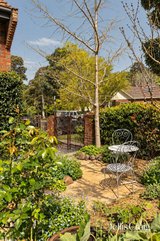 https://images.listonce.com.au/custom/160x/listings/61-walker-street-northcote-vic-3070/330/01983330_img_17.jpg?0S-71JA_XoE