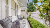 https://images.listonce.com.au/custom/160x/listings/61-wilson-street-south-yarra-vic-3141/459/01558459_img_11.jpg?XGvnpFAkkx0