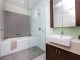 https://images.listonce.com.au/custom/160x/listings/611-berry-street-yarraville-vic-3013/978/01202978_img_06.jpg?Rwh3AvZHwpc