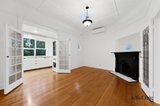 https://images.listonce.com.au/custom/160x/listings/6121-brighton-road-elwood-vic-3184/075/01906075_img_08.jpg?Q92j_R7Ygpw