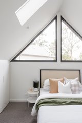 https://images.listonce.com.au/custom/160x/listings/613-piper-crescent-eltham-vic-3095/833/01818833_img_14.jpg?vUcxFg2GveE