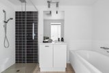 https://images.listonce.com.au/custom/160x/listings/6153-beach-street-port-melbourne-vic-3207/162/01691162_img_05.jpg?fp89X9fxzXQ