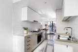 https://images.listonce.com.au/custom/160x/listings/6153-beach-street-port-melbourne-vic-3207/162/01691162_img_07.jpg?iAb6RO6GQR0