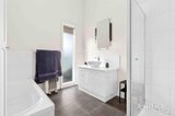 https://images.listonce.com.au/custom/160x/listings/617-windermere-street-redan-vic-3350/442/01816442_img_12.jpg?V7UzC5YmhK0