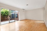 https://images.listonce.com.au/custom/160x/listings/6196-hull-road-mooroolbark-vic-3138/294/01635294_img_02.jpg?bVUmutNiNow