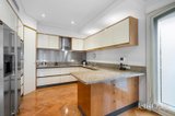 https://images.listonce.com.au/custom/160x/listings/62-4-lansell-court-toorak-vic-3142/612/01895612_img_07.jpg?BVW7AxWCZzo