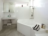 https://images.listonce.com.au/custom/160x/listings/6208-tennyson-street-elwood-vic-3184/405/01794405_img_05.jpg?6CMuqiYKLBw