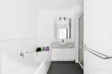 https://images.listonce.com.au/custom/160x/listings/6221-roslyn-road-belmont-vic-3216/761/01738761_img_06.jpg?O7UljO76FZE