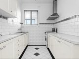 https://images.listonce.com.au/custom/160x/listings/626-oak-street-hawthorn-vic-3122/160/01742160_img_02.jpg?Y0T7MG6__yU