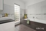 https://images.listonce.com.au/custom/160x/listings/62a-beard-street-eltham-vic-3095/013/01980013_img_09.jpg?LcCa95sjat4