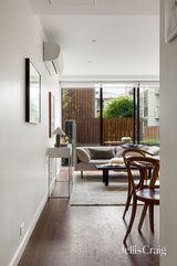 https://images.listonce.com.au/custom/160x/listings/6353-napier-street-fitzroy-vic-3065/944/01905944_img_06.jpg?c5G5MsyWDp0