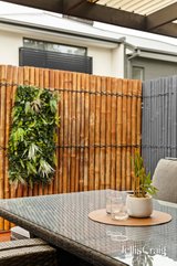 https://images.listonce.com.au/custom/160x/listings/637-wooddale-grove-donvale-vic-3111/139/01954139_img_13.jpg?bCyUpEnW6ys