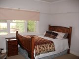 https://images.listonce.com.au/custom/160x/listings/64-duke-street-castlemaine-vic-3450/262/00616262_img_14.jpg?6A4FhKTUerc