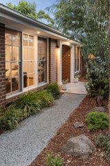 https://images.listonce.com.au/custom/160x/listings/64-lincoln-road-croydon-vic-3136/444/01646444_img_19.jpg?pkD8RWmVRgM