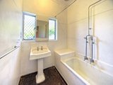 https://images.listonce.com.au/custom/160x/listings/64-raynes-park-road-hampton-vic-3188/189/01794189_img_04.jpg?fjz9VdhCEeQ