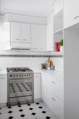 https://images.listonce.com.au/custom/160x/listings/64-reed-street-albert-park-vic-3206/742/01180742_img_08.jpg?2MVk_5-MYeg