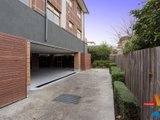 https://images.listonce.com.au/custom/160x/listings/64-springfield-avenue-croydon-vic-3136/504/01525504_img_12.jpg?Mk8hdMUUAg8