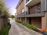 https://images.listonce.com.au/custom/160x/listings/64-springfield-avenue-croydon-vic-3136/504/01525504_img_13.jpg?BOyF191jGss