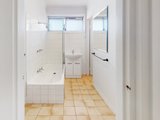 https://images.listonce.com.au/custom/160x/listings/644-ascot-vale-road-flemington-vic-3031/784/01734784_img_09.jpg?P01KpV9i8vQ