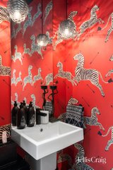 https://images.listonce.com.au/custom/160x/listings/64a-goldsmith-street-elwood-vic-3184/971/01938971_img_11.jpg?X2cFL_4BATM