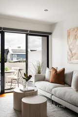 https://images.listonce.com.au/custom/160x/listings/65-emmaline-street-northcote-vic-3070/092/01605092_img_02.jpg?_ccRNlfbJss