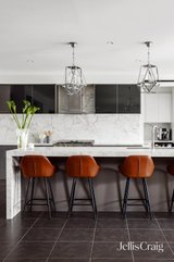 https://images.listonce.com.au/custom/160x/listings/65-latham-street-bentleigh-east-vic-3165/683/01979683_img_21.jpg?KgjHbvU-L4k