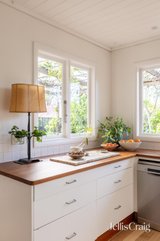 https://images.listonce.com.au/custom/160x/listings/65-mitchell-street-northcote-vic-3070/081/01981081_img_09.jpg?6vKn6ZpMzlI