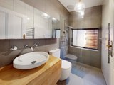 https://images.listonce.com.au/custom/160x/listings/66-lothian-street-north-melbourne-vic-3051/385/01893385_img_08.jpg?YZdhA03we70