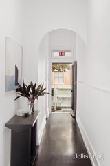 https://images.listonce.com.au/custom/160x/listings/67-egan-street-richmond-vic-3121/437/01990437_img_10.jpg?lYNU9ZglWEo