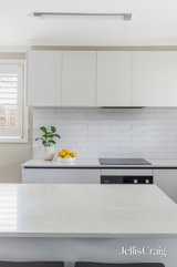 https://images.listonce.com.au/custom/160x/listings/671-leila-road-ormond-vic-3204/828/01973828_img_16.jpg?XLktWifmVHA