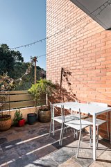 https://images.listonce.com.au/custom/160x/listings/676-haines-street-north-melbourne-vic-3051/347/01253347_img_06.jpg?apFw47Qrrtc