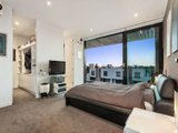 https://images.listonce.com.au/custom/160x/listings/676-queensberry-street-north-melbourne-vic-3051/542/00391542_img_03.jpg?I_rhNh9H_mk