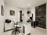 https://images.listonce.com.au/custom/160x/listings/676-queensberry-street-north-melbourne-vic-3051/542/00391542_img_06.jpg?p2Xn7A4NrJ0