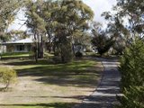 https://images.listonce.com.au/custom/160x/listings/68-commissioners-gully-road-chewton-vic-3451/308/00616308_img_01.jpg?Hv4hTS92Y54